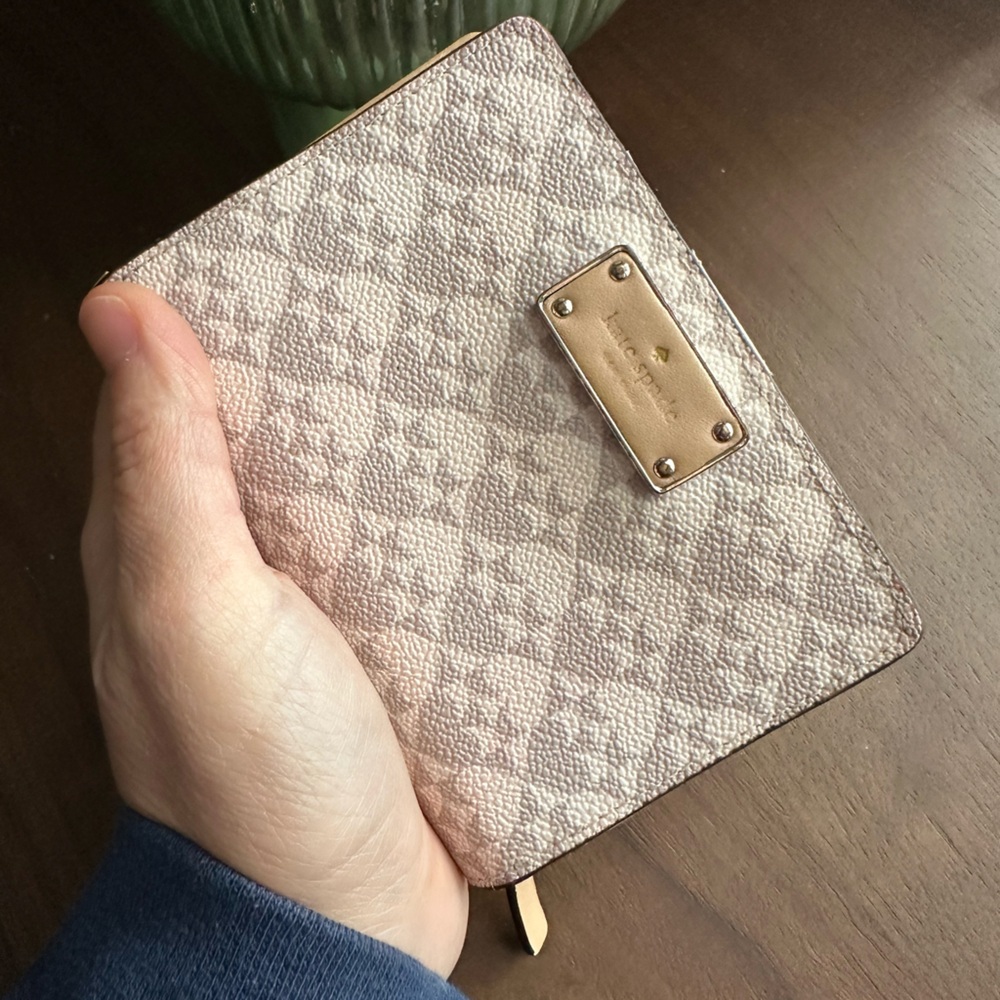 Kate Spade ♠️ Iconic Spade Design Wallet - Picture 10 of 10